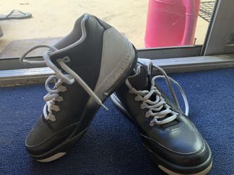 Black jordan shoes size 8