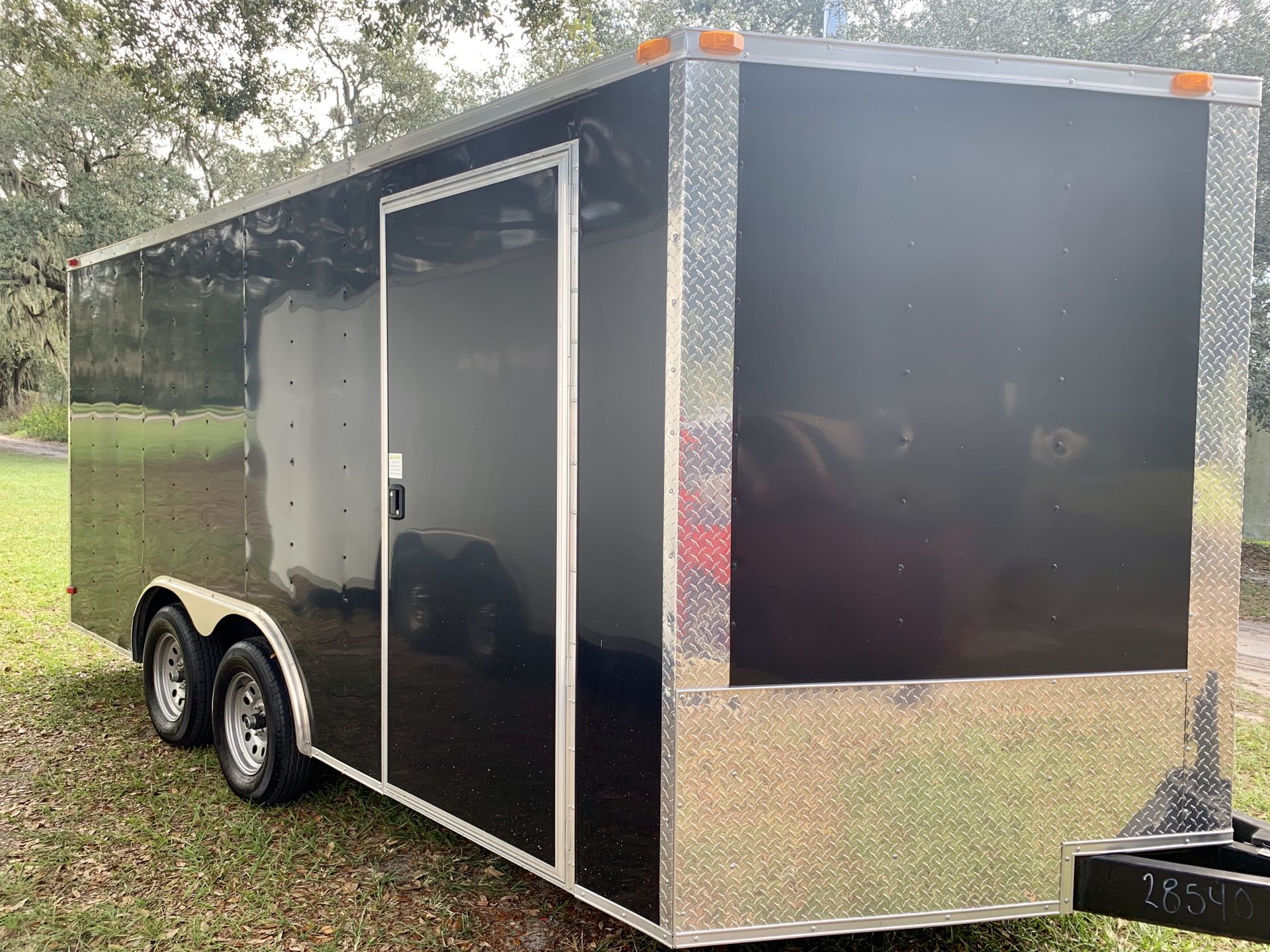 Enclosed trailer