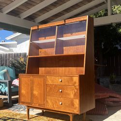 Gorgeous Mid Century Drexel Declaration China Cabinet 