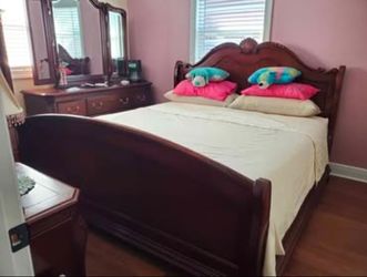 California King Solid Wood Bed Set – Cherry Oak – MUST SELL ASAP