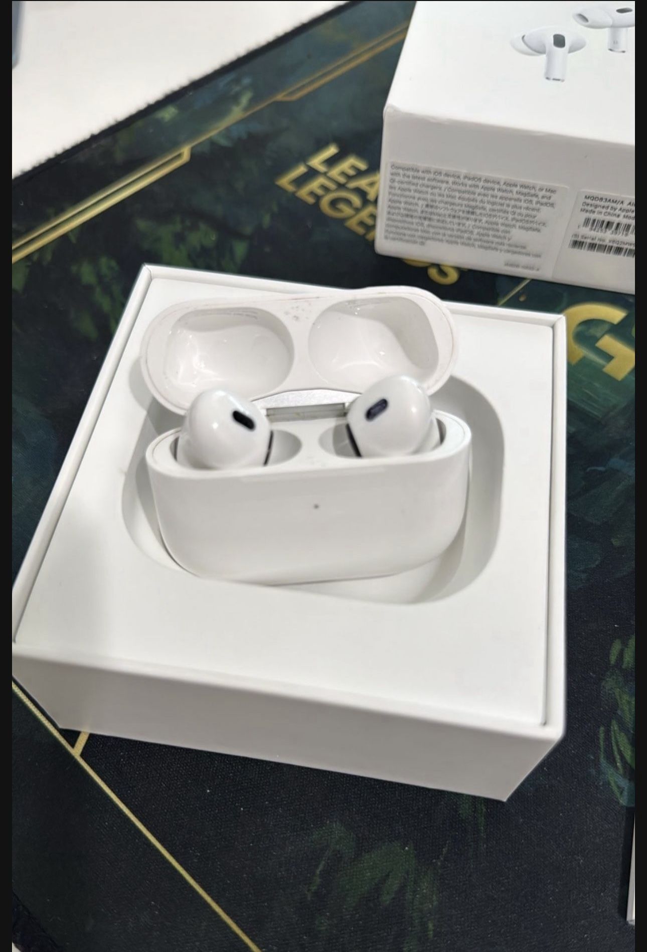 Apple AirPod Pro 2 (2nd generation) New ear Tips, Lightning connection