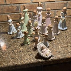 Hallmark “growing up dolls”  Brunette hair 