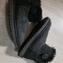 Uggs Black Women's 6