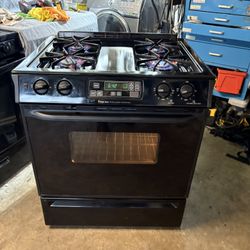 MAGIC CHEF GAS  SLIDE IN STOVE  BLACK EVERYTHING WORKING ESTUFA DE GAS MUY BUENA