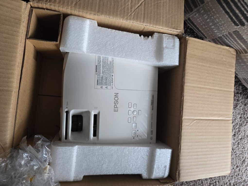 Espon Powerlite Home Cinema 2000 Projector 