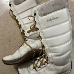 Women’s Size 7 Helly Hansen Winter Boots