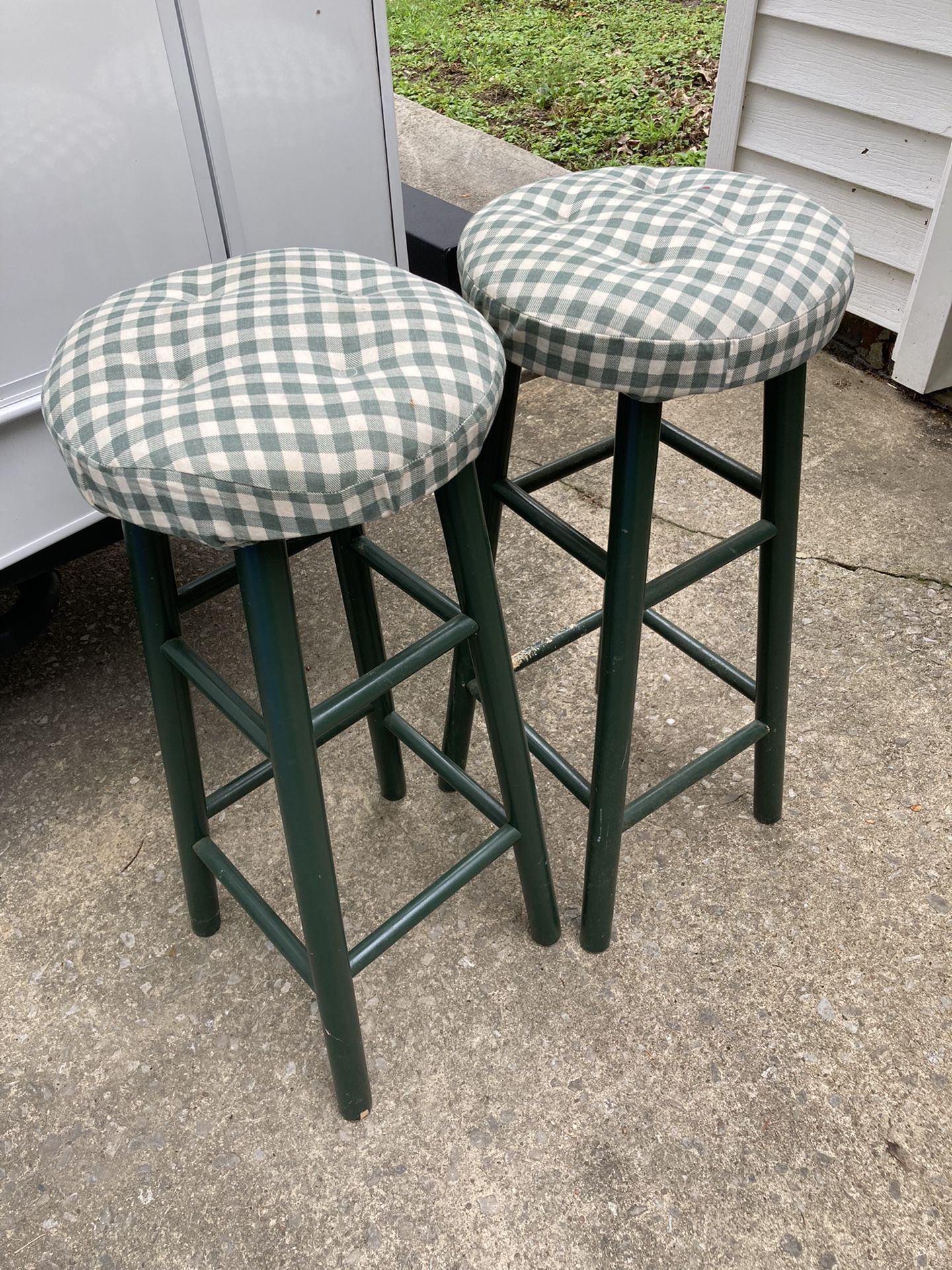 2 Stools