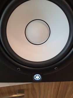 Yamaha HS7 6.5" Powered Studio Monitor used for 3 months only in great condition