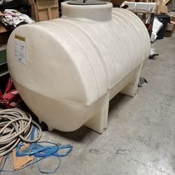 Snyder 500 Gallon Polyethylene  Water Tank