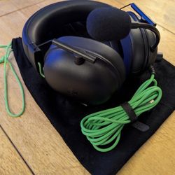 Razer BlackShark v2 X USB Wired Gaming Headset With Storage Pouch In Like New Condition 