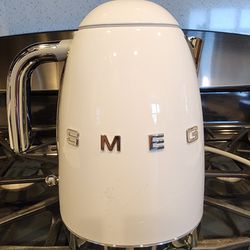 SMEG White Matte Electric Kettle, 1.7 L, CA/US SMEG