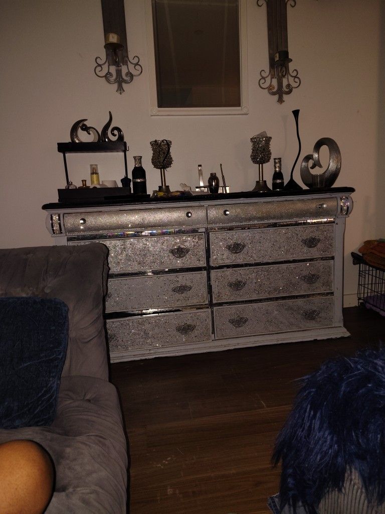 Dressers And Bed Frame