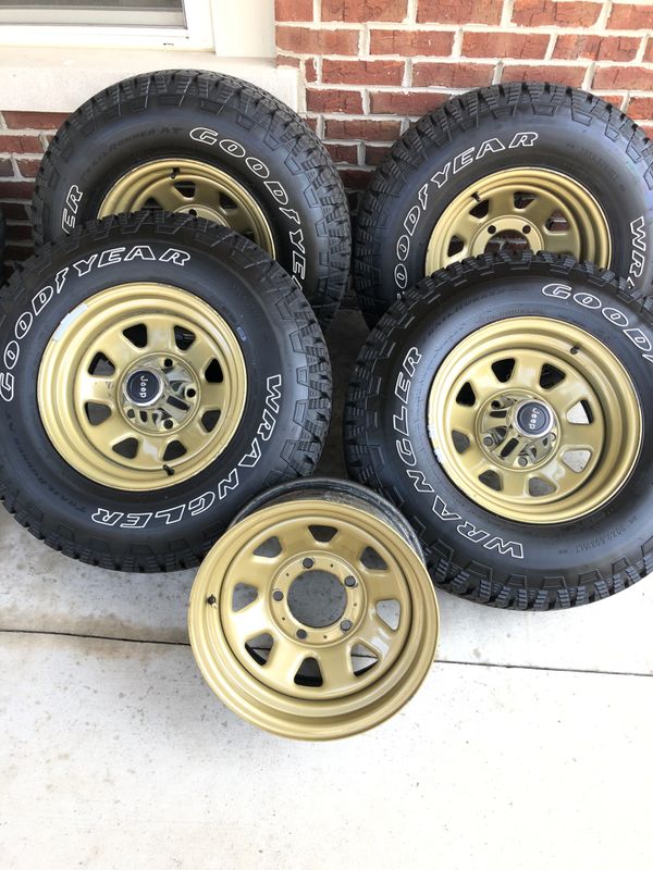 Genuine Jeep CJ Wagon Wheels & Tires, 15x8 for Sale in Vernon Hills, IL