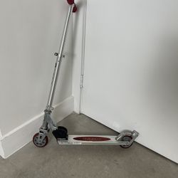 RAZOR ADJUSTABLE FOLDABLE SCOOTER