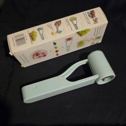 Multifunctional Grape Cutter