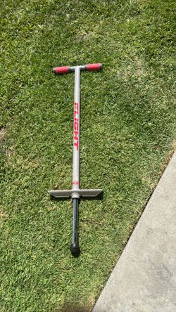 NSG 42” flight pogo stick Grey/Red Like New…$20