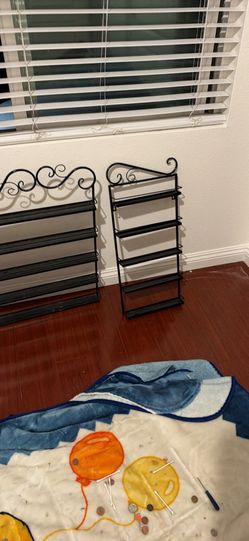 Nail polish rack
