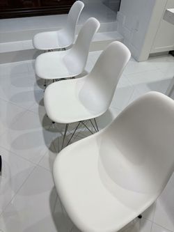Set of 4 Authentic Herman Miller Eames DSR Shell Chairs - White w/ Chrome Eiffel Base
