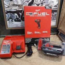 NEW MILWAUKEE M18 FUEL 1/2 IMPACT WRENCH KIT 