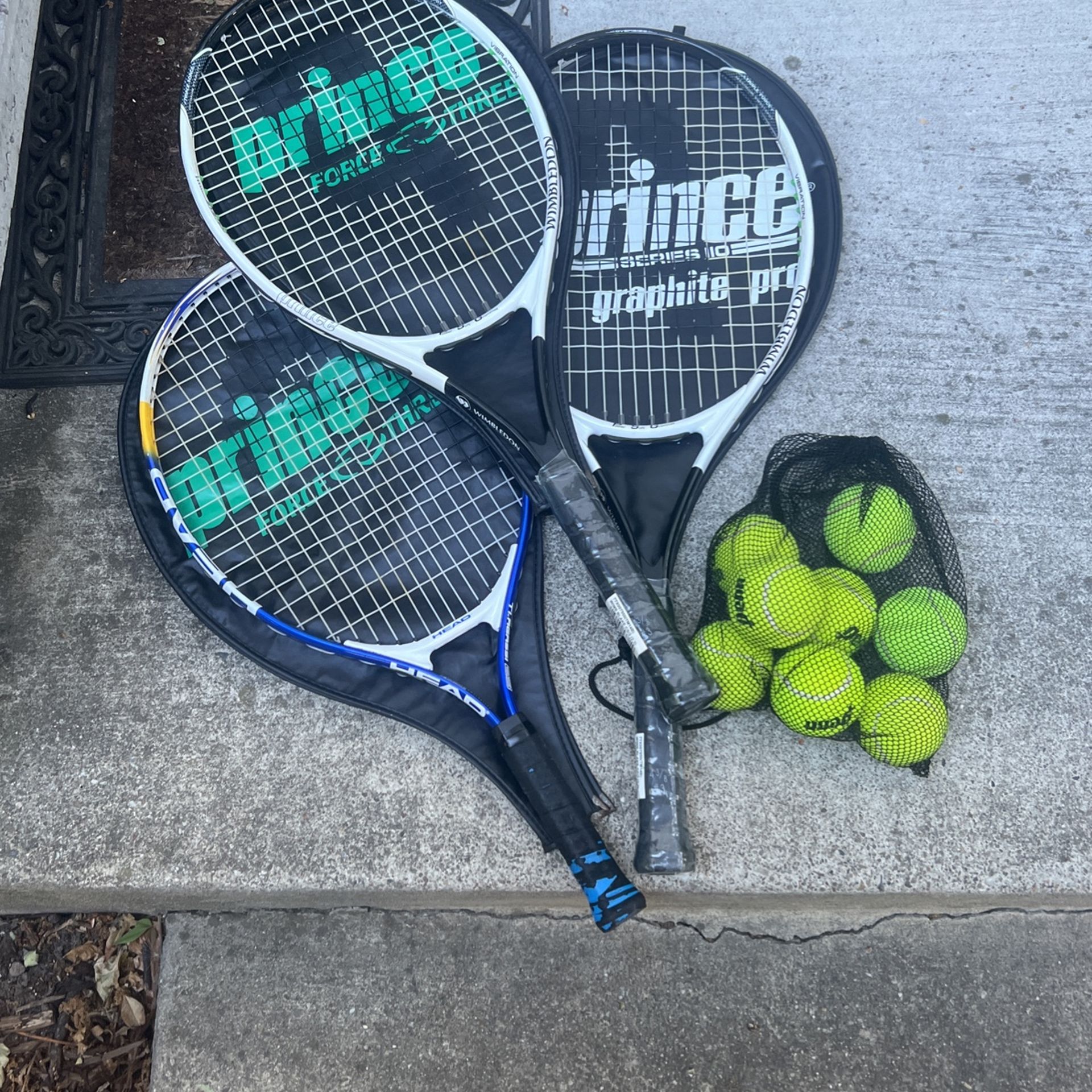 Tennis Racquets 