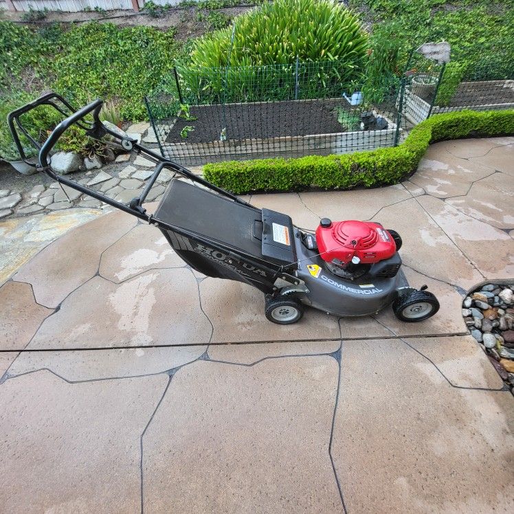 Honda Rotary Mower HRC215, Self-propelled, Commercial model