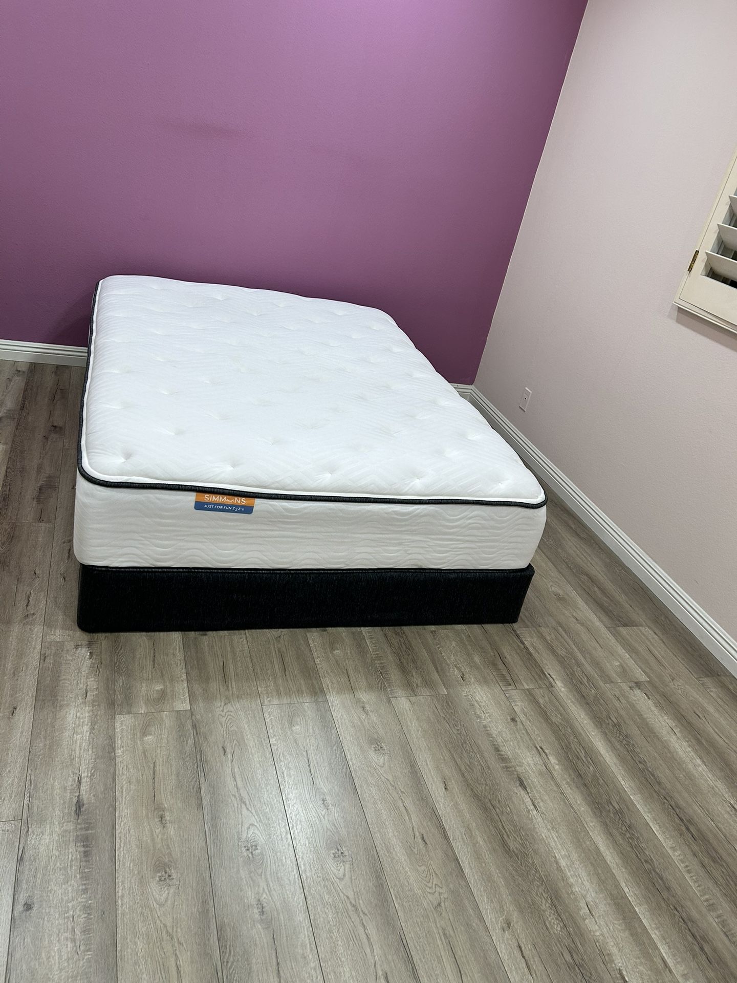 Simmons Queen Size Mattresses With Spring Box
