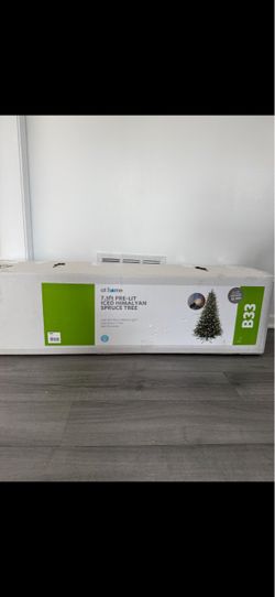 New large Christmas tree