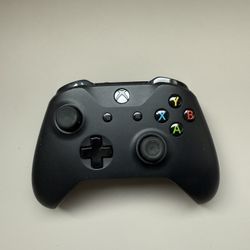 Black Xbox Controller 