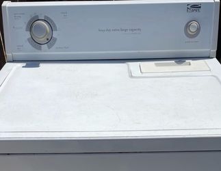 ESTATE GAS DRYER IN EXCELLENT CONDITION