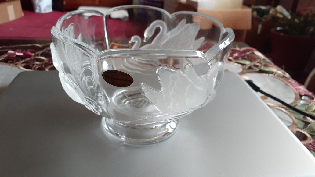 Vintage Teleflora Swan etched Bowl