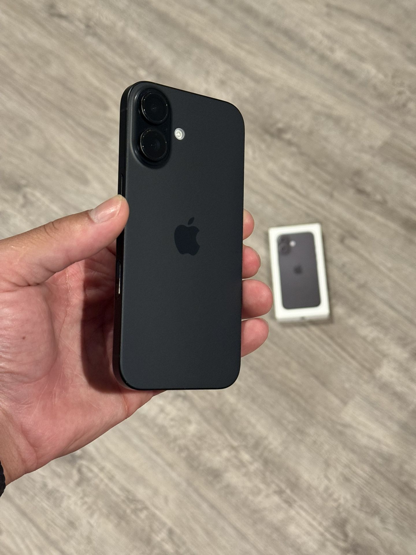 IPhone 16 UNLOCKED 128GB - Black -