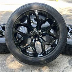 NEW 22 INCH SNOWLFLAKE REPLICA WHEELS AND ALMOST NEW TIRES 