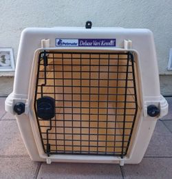 Petmate Deluxe  Kennel