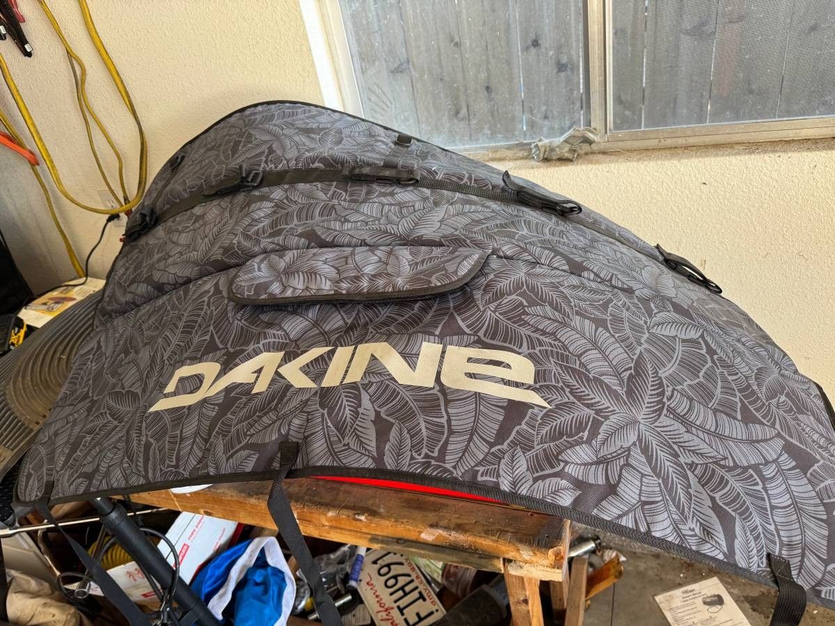 Dakine tailgate protector fits small and midsize Truck