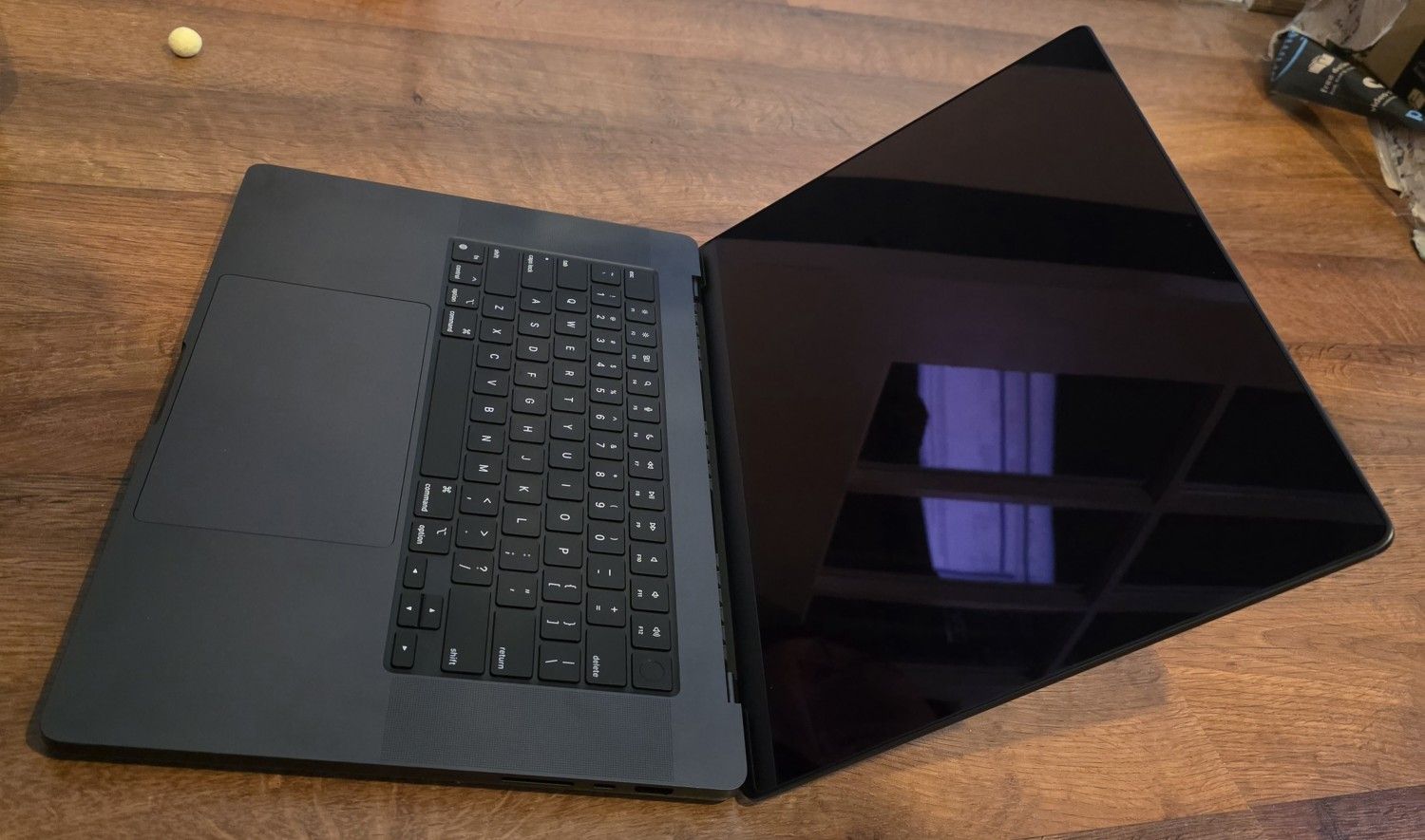 Like New Apple MacBook Pro 16" M4 Max, 40 Core GPU, 1TB SSD, 64GB Ram, Apple Care+ Till 2028