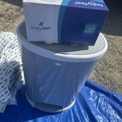 Diaper Trash With Box Of Bags