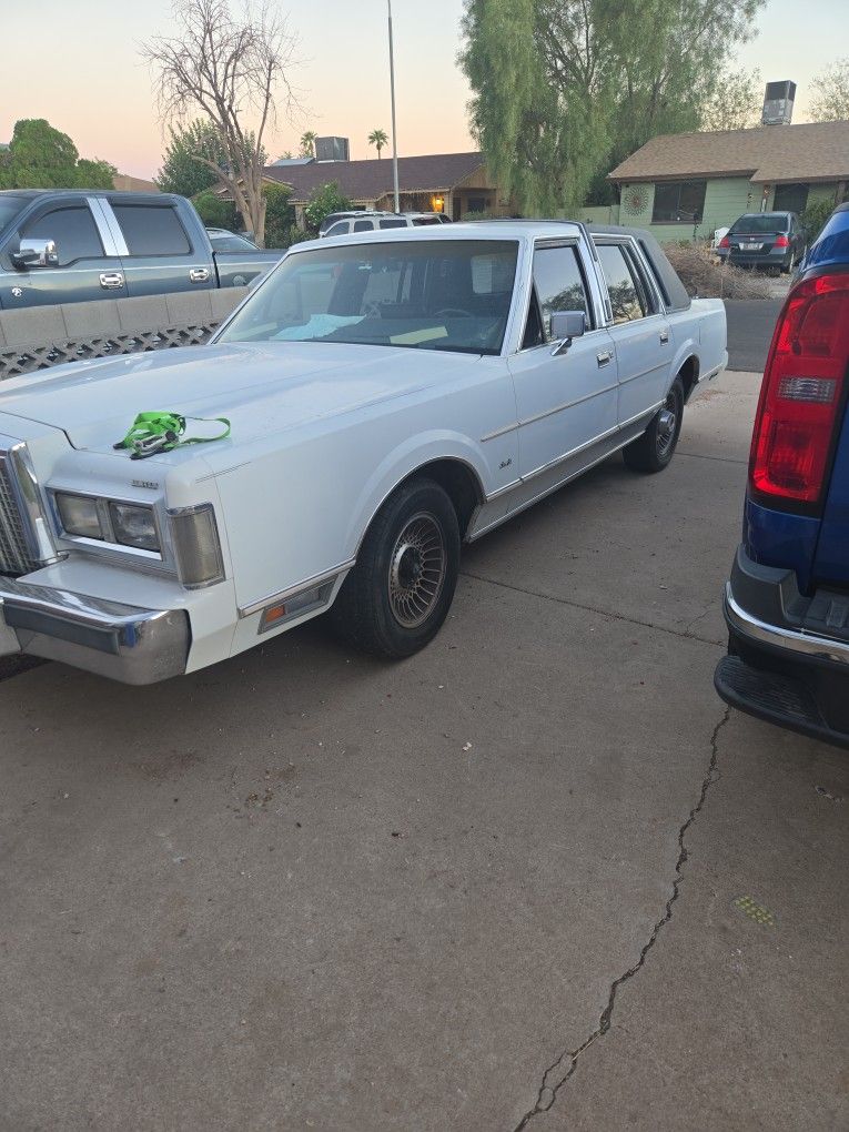 1987 Lincoln Town Car