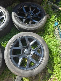 2022 Ram/Chevy wheels 22"