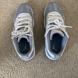 jordan 11 retro low grey and white size 8.5M
