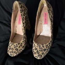 Betsey Johnson Leopard Print Platforms Size 8