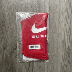 Supreme x Nike Red Neck Warmer (SS21)