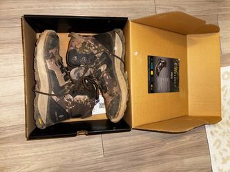 Hunting boots