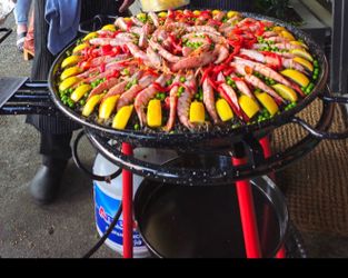 Paella pan with burner