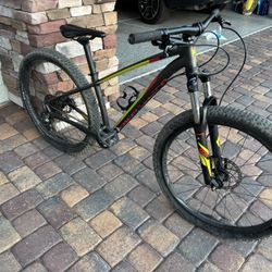 Specialized Fuse 6Fattie Hardtail MTB – 27.5+ Wheels – 10-Speed – Great Condition