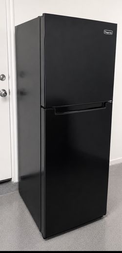 Magic Chef Black Top Freezer Refrigerator – Like New – Works Perfect