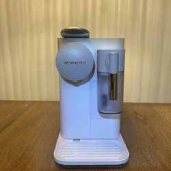 Espresso Machine (DeLonghi- Nespresso)