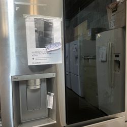 Lg  refrigerator And A Freezer 