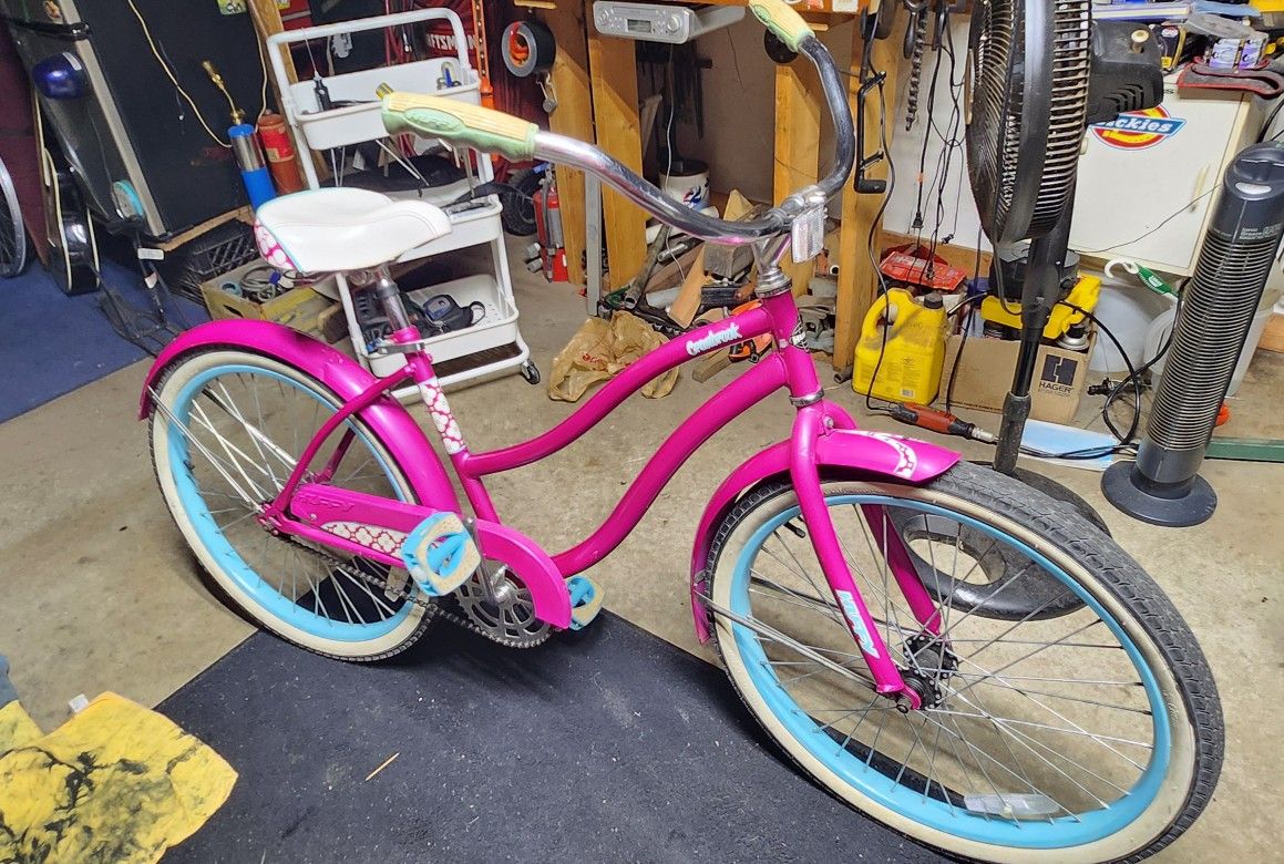 Huffy Cranbrook women's cruiser bike