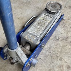 US General 3000lb Lightweight  Aluminum floor jack. Works 