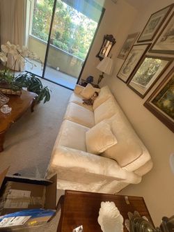 Wow Like New 😜😳👀🤩⭐️✨ sofa and love seat